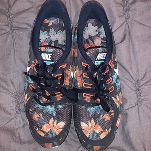 nike tennis shoes
